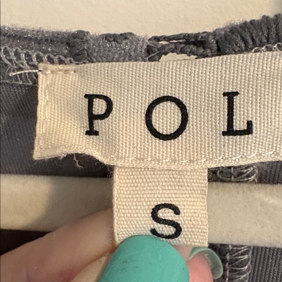 POL gray crushed velvet short sleeve V-neck blouse with lace detail - Picture 3 of 8